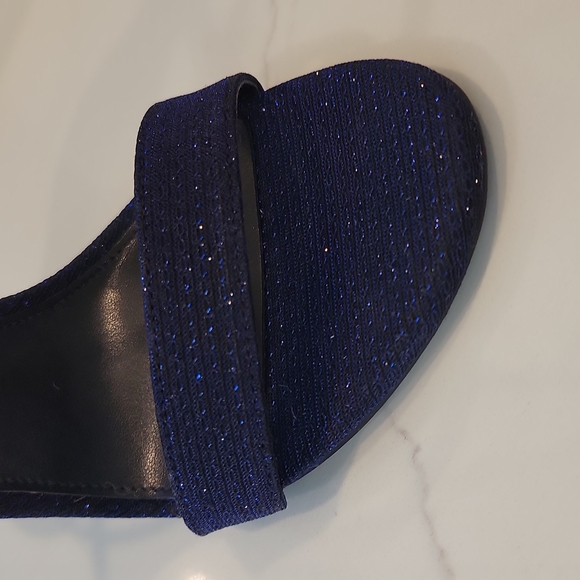 Shoes - Picture 2 of 7